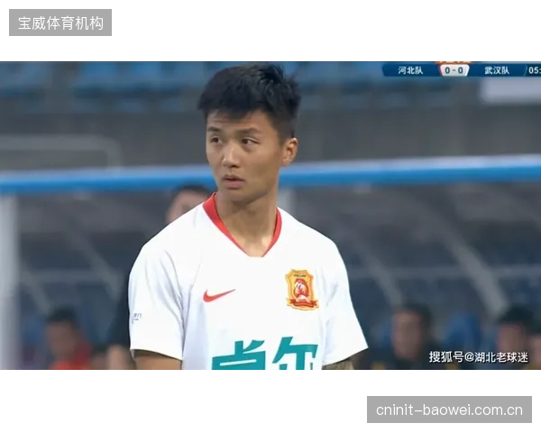 升班马科莫门将让·布特斯以19次零封的惊艳表现，帮助球队稳固了防线并成功保级。